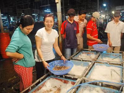 Trắng đêm giữa chợ khủng Bình Điền