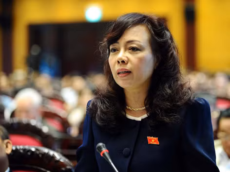 Lãng phí, y đức, gây bức xúc
