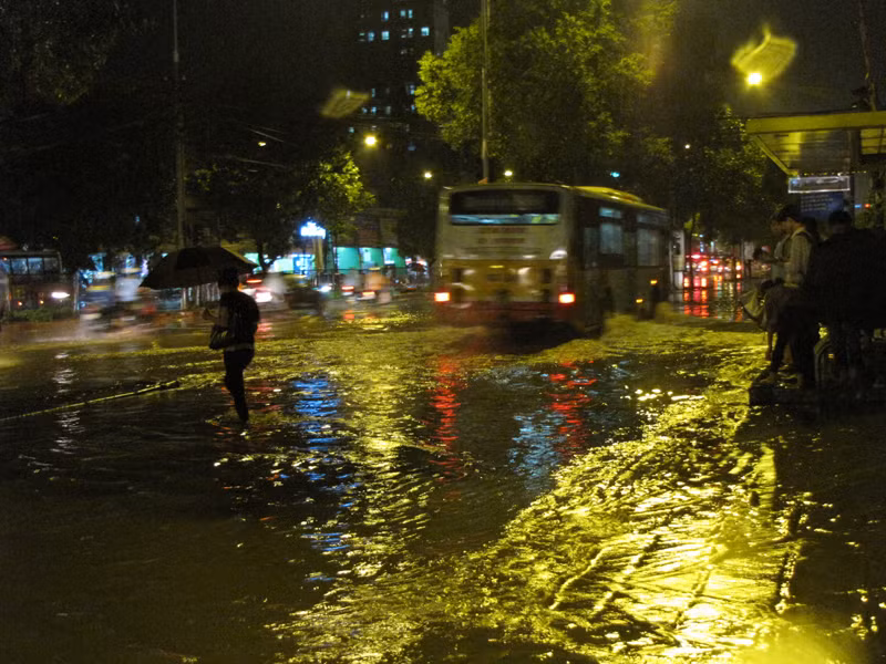Cảnh báo mưa dông khu vực Hà Nội