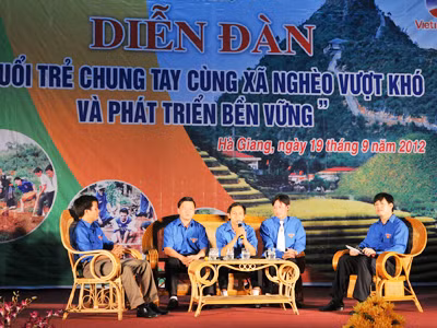 Giảng viên trẻ ĐH Duy Tân trình bày tâm tư với Bí thư Nguyễn Bá Thanh