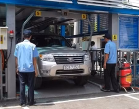 Gara đỗ xe cao tầng: Bỏ tiền chẵn, 'nhặt' tiền lẻ