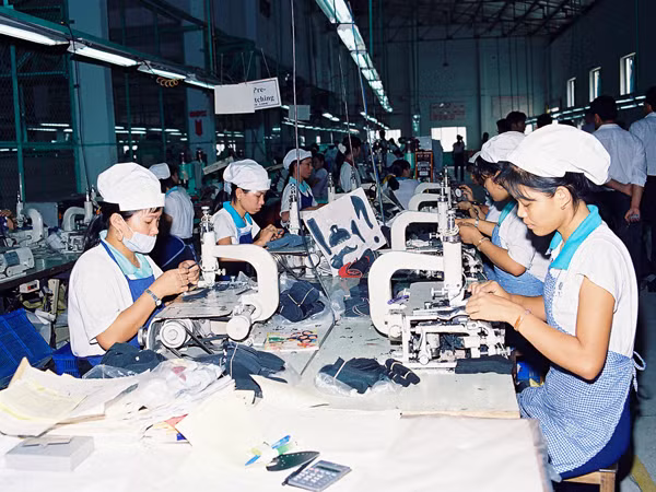 Kinh tế nước ta vẫn còn dựa nhiều vào lợi thế công nhân rẻ