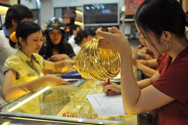 Giá vàng giảm nhẹ trong phiên đầu tuần