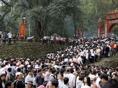 Đoàn kiều bào dự Giỗ Tổ Hùng Vương