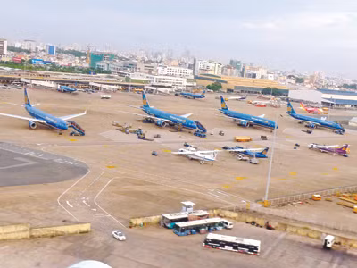Nhiều người thích bay ban ngày, trong khi ban đêm còn nhiều vé Ảnh: Đình Thắng