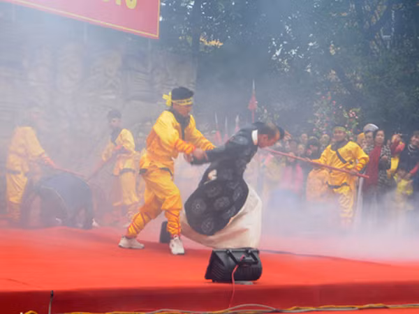 Rộn rã khai hội gò Đống Đa