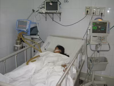 Mẹ ép hai con uống thuốc sâu tự tử