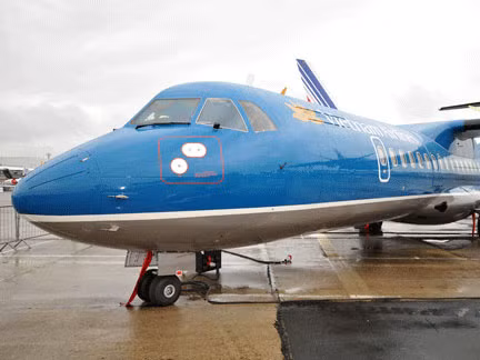 HY HỮU: Máy bay ATR 72 của Vietnam Airlines bị rơi lốp