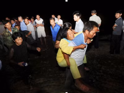 Lật phà trên sông, 27 người thương vong