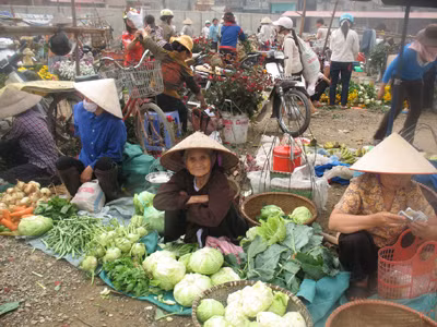 Rau xanh cũng tăng giá mạnh (ảnh chụp chợ gần KCN Bắc Thăng Long- Hà Nội)