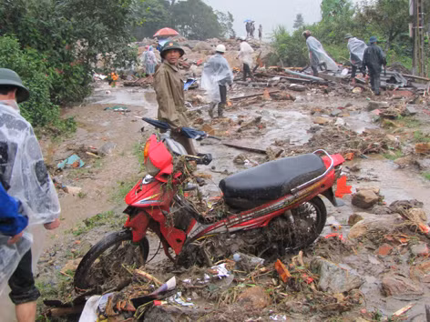 Bản Khoang: Vẫn tìm nạn nhân cuối cùng