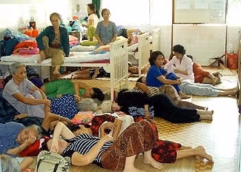 Bệnh viện quá tải do lạc hậu