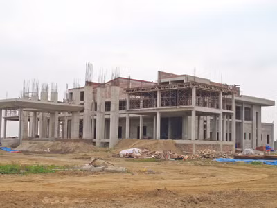 Cả trăm công trình dang dở