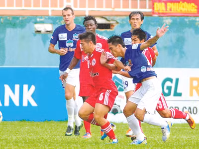 HAGL tạm chiếm ngôi đầu
