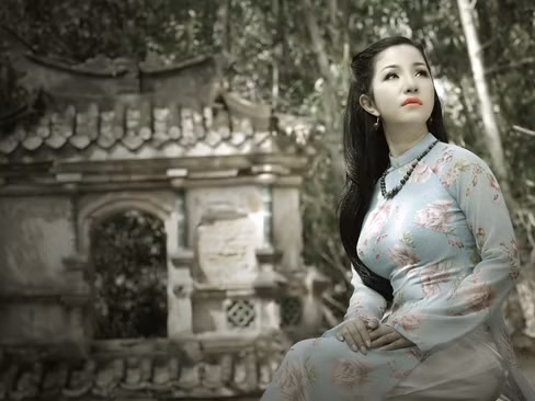 Gần tứ tuần, Thúy Nga vẫn trẻ trung như thiếu nữ