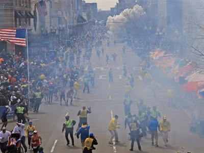 Vụ đánh bom khủng bố trong cuộc thi chạy marathon ở Boston