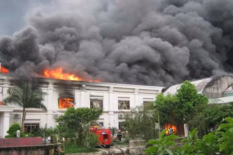 Trắng đêm giữa biển lửa Bắc Giang