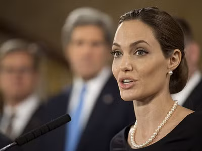 A.Jolie kêu gọi bảo vệ trẻ em bị bạo hành tình dục