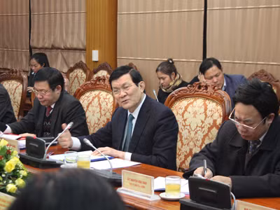 Chủ tịch nước Trương Tấn Sang: Phải để cán bộ sống được bằng tiền lương