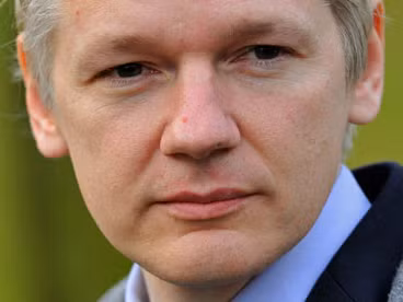 Chủ bút WikiLeaks nhận giải báo chí