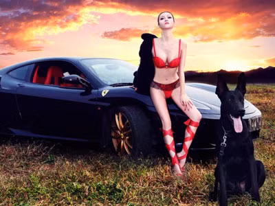 Ngắm chân dài bên ngựa chiến Ferrari