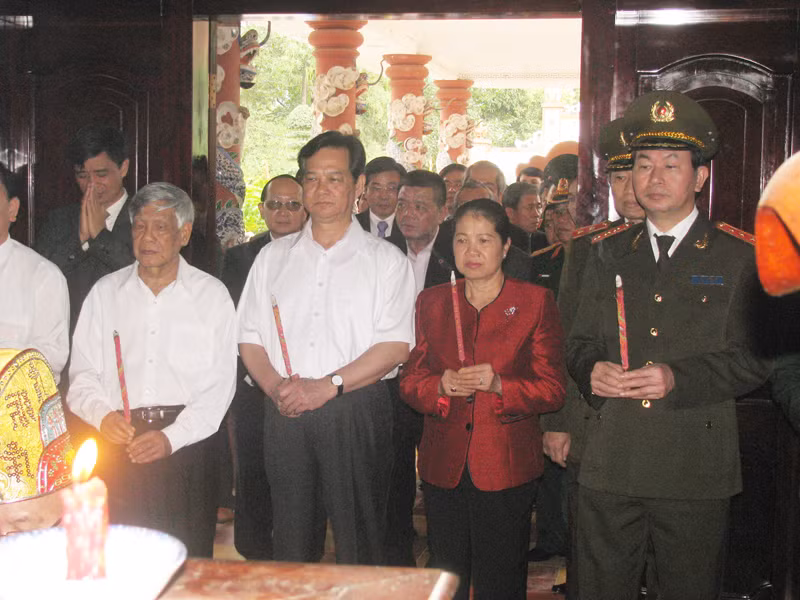 Thủ tướng Nguyễn Tấn Dũng làm việc tại Bình Định