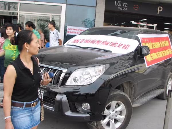 Vừa vào ở, cư dân toà nhà Keangnam liên tiếp kiện chủ đầu tư về phí gửi xe, dịch vụ