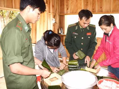 Tết sớm biên cương