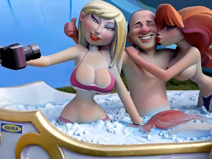 Berlusconi đắm chìm trong tiệc sex