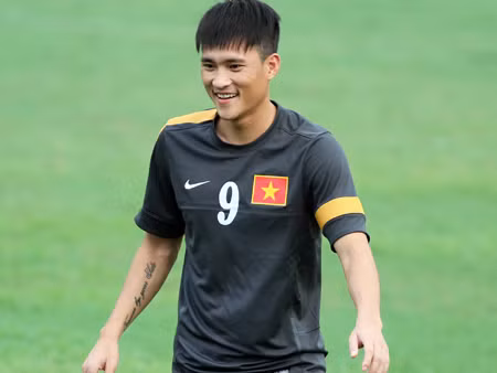 Công Vinh đá chính trận Việt Nam - Philippines