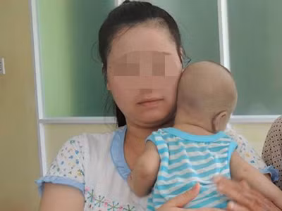 Sự thật mẹ khóc con trên Facebook để xin tiền