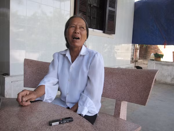 Cán bộ xã lừa dân