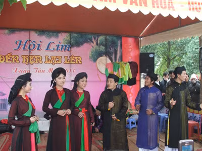 Quan họ hát mộc ở Hội Lim 2011