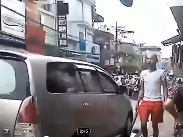 Dùng điếu cầy phân làn đường không có tội
