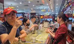Giá vàng tăng không ngừng: Nên quản hay buông? 