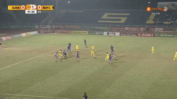 SLNA giành 3 điểm trước Bình Dương bằng bàn thắng phút bù giờ ảnh 11