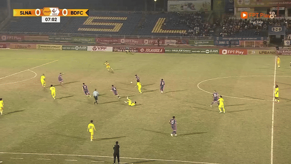 SLNA giành 3 điểm trước Bình Dương bằng bàn thắng phút bù giờ ảnh 7