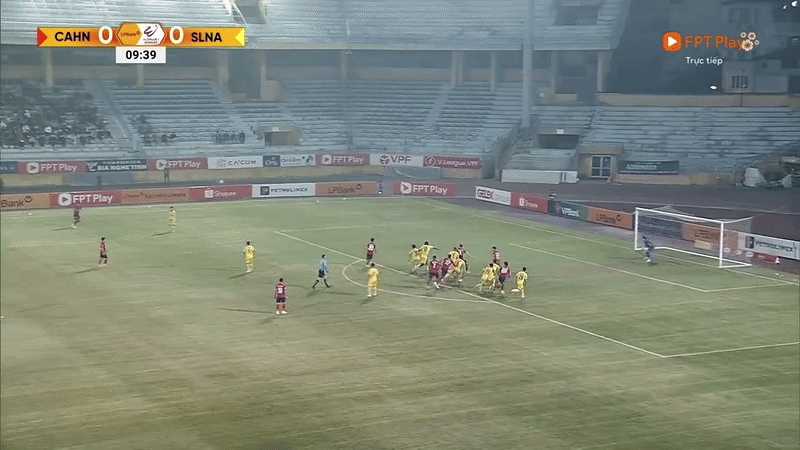 CAHN bất lực trước 10 cầu thủ SLNA ảnh 8 CAHN bất lực trước 10 cầu thủ SLNA ảnh 8
