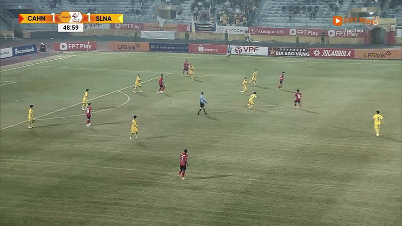 CAHN bất lực trước 10 cầu thủ SLNA ảnh 13 CAHN bất lực trước 10 cầu thủ SLNA ảnh 13