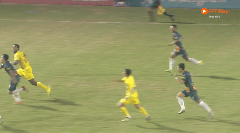 Thanh Hoá thoát thua HAGL nhờ quả phạt đền gây tranh cãi ảnh 12