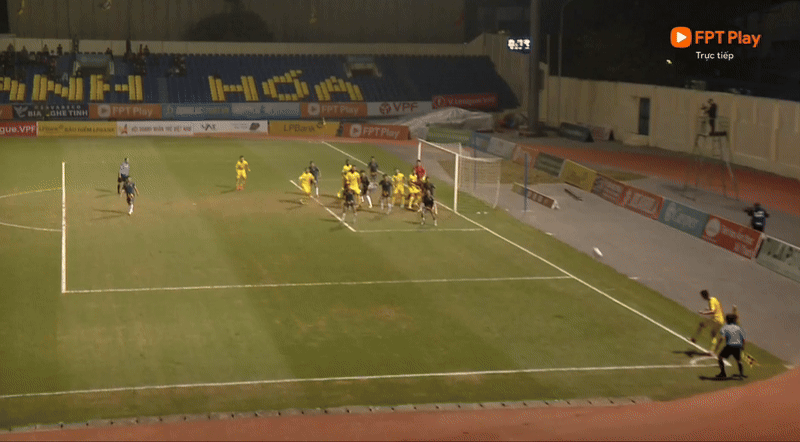 Thanh Hoá thoát thua HAGL nhờ quả phạt đền gây tranh cãi ảnh 9