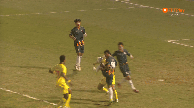 Thanh Hoá thoát thua HAGL nhờ quả phạt đền gây tranh cãi ảnh 8