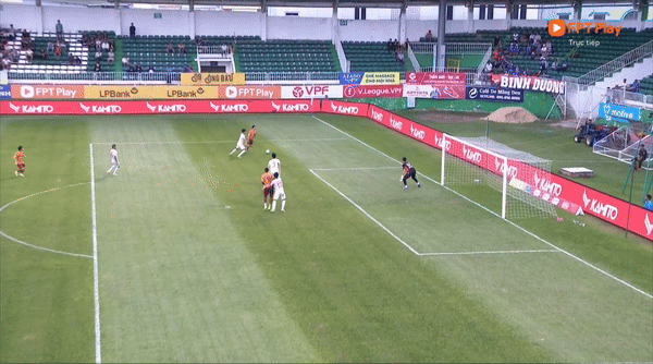 Đè bẹp Bình Dương, HAGL tiến dài trong cuộc đua trụ hạng ảnh 7