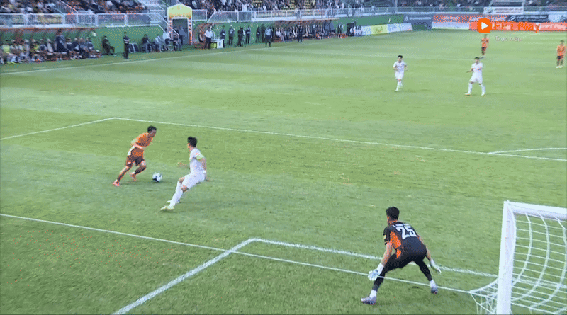 Đè bẹp Bình Dương, HAGL tiến dài trong cuộc đua trụ hạng ảnh 10