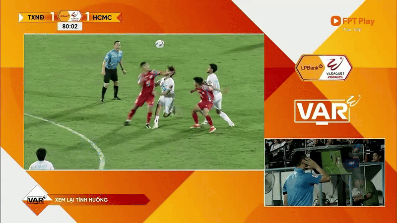 Tp Hồ Chí Minh chia điểm Nam Định trong trận cầu 2 thẻ đỏ ảnh 22 Tp Hồ Chí Minh chia điểm Nam Định trong trận cầu 2 thẻ đỏ ảnh 22