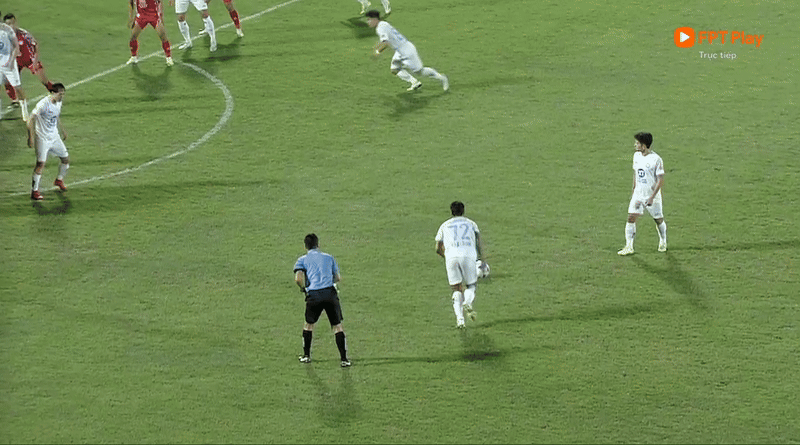 Tp Hồ Chí Minh chia điểm Nam Định trong trận cầu 2 thẻ đỏ ảnh 21 Tp Hồ Chí Minh chia điểm Nam Định trong trận cầu 2 thẻ đỏ ảnh 21