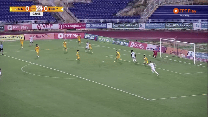 Hà Nội ngược dòng trước SLNA nhờ bàn thắng phút 100 ảnh 7 Hà Nội ngược dòng trước SLNA nhờ bàn thắng phút 100 ảnh 7