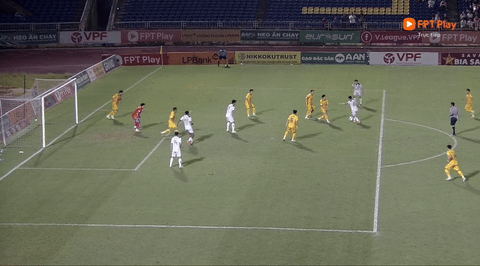 Hà Nội ngược dòng trước SLNA nhờ bàn thắng phút 100 ảnh 19 Hà Nội ngược dòng trước SLNA nhờ bàn thắng phút 100 ảnh 19