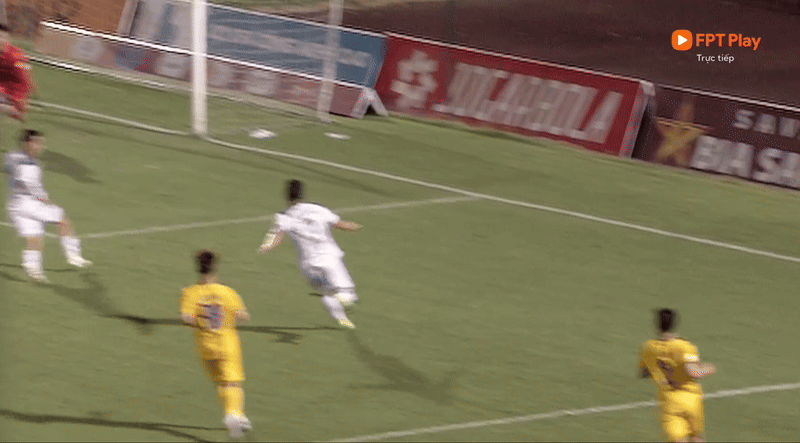 Hà Nội ngược dòng trước SLNA nhờ bàn thắng phút 100 ảnh 13 Hà Nội ngược dòng trước SLNA nhờ bàn thắng phút 100 ảnh 13