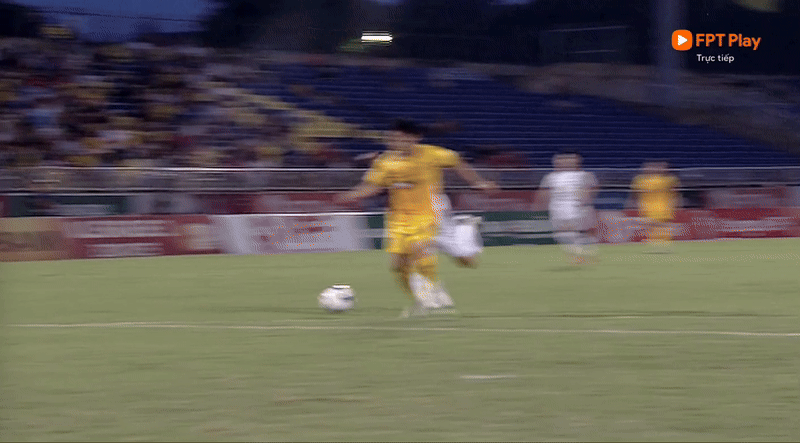 Hà Nội ngược dòng trước SLNA nhờ bàn thắng phút 100 ảnh 10 Hà Nội ngược dòng trước SLNA nhờ bàn thắng phút 100 ảnh 10